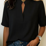 Margarida | Blusa chic com decote em V e detalhe dourado