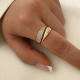 Anel de ouro elegante com pedras brilhantes (1+1 GRÁTIS)