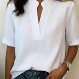 Margarida | Blusa chic com decote em V e detalhe dourado